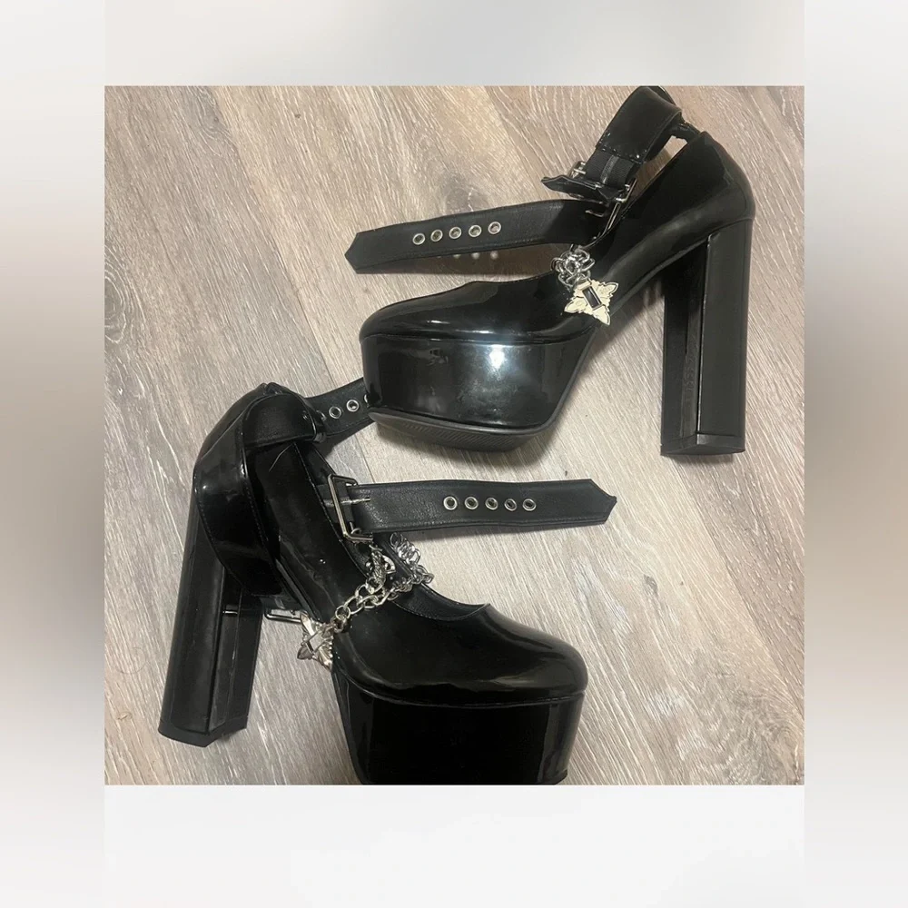 Black Platform Chunky Mary Jane Pump with Chain Detail - Picture 5 of 6